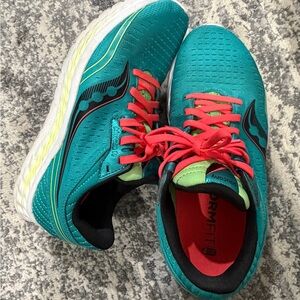 Saucony Kinvara 10 Women’s Running Shoes – Teal/Coral – Size 7